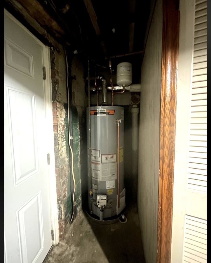 New State gas water heater installed in the same narrow closet with new copper and an expansion tank